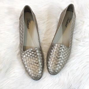 Trotters Gold Basket Weave Leather Flats Size 8